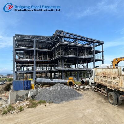 ساختمان بلند چند طبقه ای با ساختار فولادی